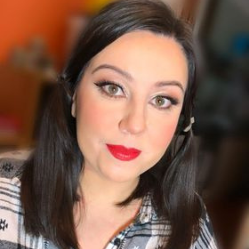 Image and testimonial of customer Emily S | Bridal makeup by Gia MUA based in Cardiff